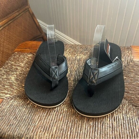 Black Flip Flops with Quilted Strap with Arch Support Size 8 - Picture 3 of 11